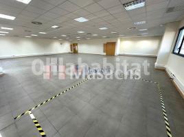 Louer , 217 m², Zona