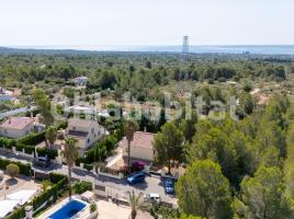 Houses (villa / tower), 152 m², almost new