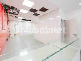 Propiedad vertical, 310 m², cerca de bus y tren, Paseo de Francesc Macià
