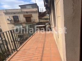 Piso, 82 m², cerca de bus y tren, seminuevo