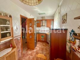  (unifamiliar aïllada), 268 m², près de bus et de train, presque neuf