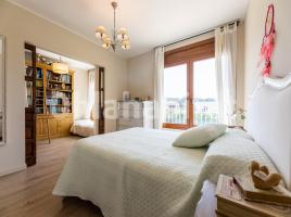 Casa (unifamiliar aislada), 312 m², cerca de bus y tren, seminuevo