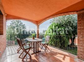  (unifamiliar aïllada), 245 m², près de bus et de train, presque neuf