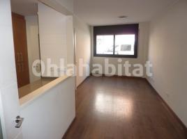 For rent flat, 57 m², near bus and train, almost new