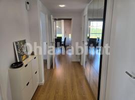 Flat, 133 m², near bus and train, almost new