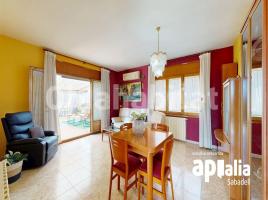 Houses (detached house), 226 m², near bus and train