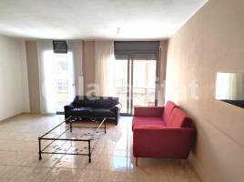 Dúplex, 112 m², cerca de bus y tren, seminuevo
