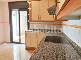 Dúplex, 112 m², cerca de bus y tren, seminuevo