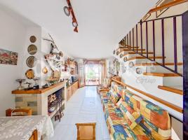 Houses (terraced house), 83 m², near bus and train
