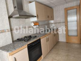 Dúplex, 84 m², prop de bus i tren