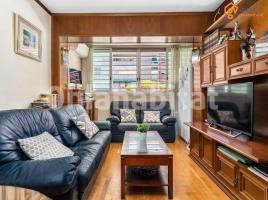 Piso, 80 m², cerca de bus y tren, Guineueta - Valldaura