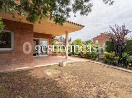 Terraced house, 215 m², near bus and train