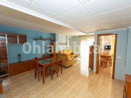 Flat, 132 m², near bus and train, almost new