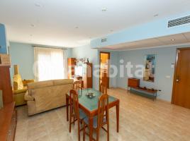 Flat, 132 m², near bus and train, almost new