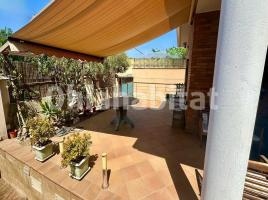 Casa (unifamiliar aislada), 268 m², cerca de bus y tren, seminuevo