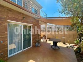 Casa (unifamiliar aislada), 268 m², cerca de bus y tren, seminuevo