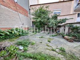 (), 358 m², près de bus et de train
