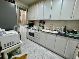  (), 358 m², près de bus et de train