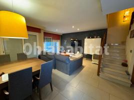 Houses (terraced house), 251 m², near bus and train