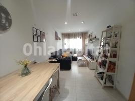 Flat, 65 m², near bus and train, almost new
