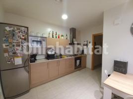 Flat, 65 m², near bus and train, almost new