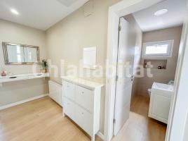 Houses (detached house), 245 m², near bus and train, almost new
