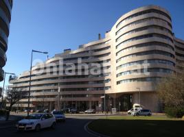 For rent flat, 98 m², near bus and train