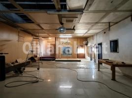 , 1076 m²