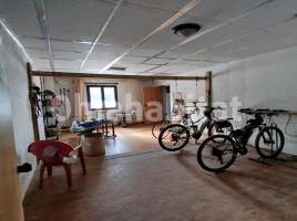 , 1076 m²