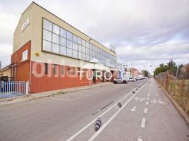 Louer , 3800 m², Zona
