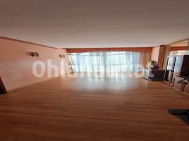 Flat, 87 m², near bus and train