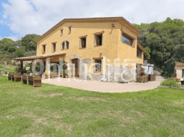  (masia), 587 m², près de bus et de train, presque neuf