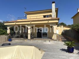 Houses (villa / tower), 244 m², almost new