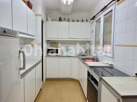 Pis, 100 m², près de bus et de train, Calle Ferrer i Busquets