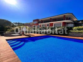 Houses (villa / tower), 895 m², almost new, Calle Hubert Burrus