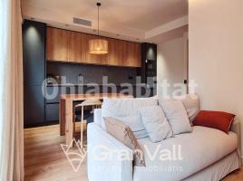 Apartamento, 95 m², cerca de bus y tren, seminuevo