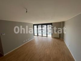 Alquiler piso, 118 m², cerca de bus y tren, nuevo