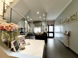 Houses (terraced house), 169 m², near bus and train, Calle Francesc Layret
