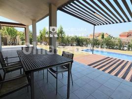 Casa (unifamiliar adossada), 310 m², seminou, Zona