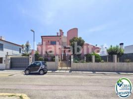 Houses (villa / tower), 310 m², Calle de Sant Llorenç, 6