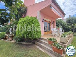 Houses (villa / tower), 310 m², Calle de Sant Llorenç, 6