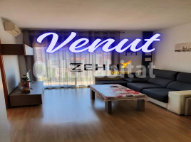 Dúplex, 78 m², près de bus et de train, presque neuf