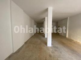 Local comercial, 95 m², prop de bus i tren