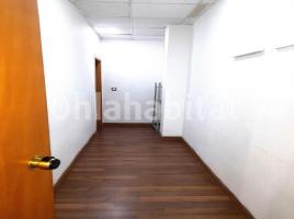Lloguer local comercial, 66 m², prop de bus i tren