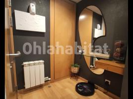 Flat, 93 m², near bus and train, almost new