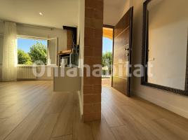 Flat, 97 m², near bus and train