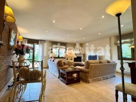 Houses (detached house), 426 m², almost new, Zona