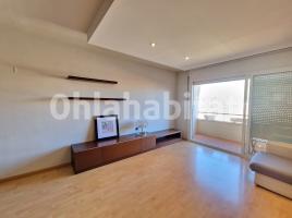 For rent flat, 131 m², near bus and train