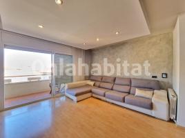 For rent flat, 131 m², near bus and train
