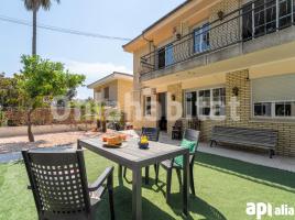 Houses (villa / tower), 268 m², near bus and train, Calle de Salvador Dalí